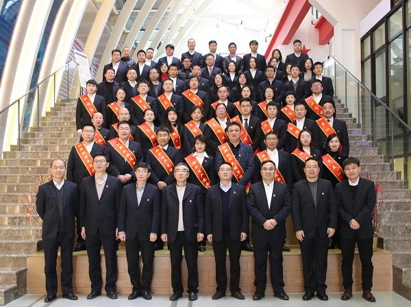 0223环保集团召开年度工作会议暨表彰大会合影留恋.jpg